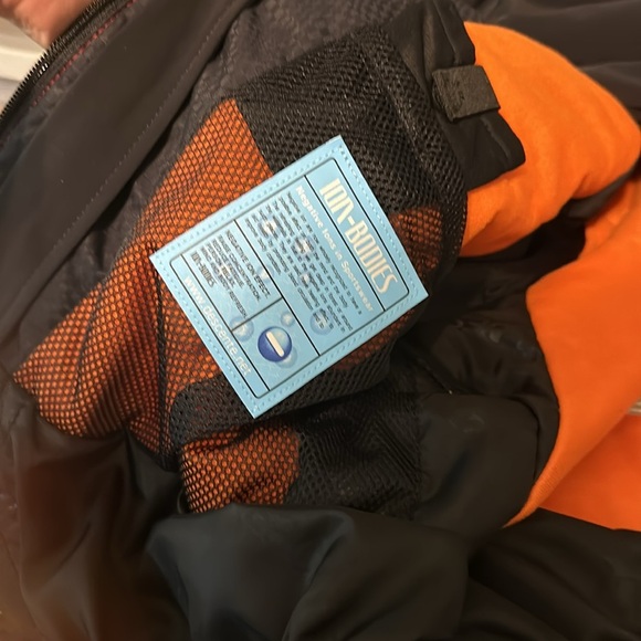 Descente Men's Black and Red Ski Jacket climate condition airdrive jacket - Picture 8 of 12